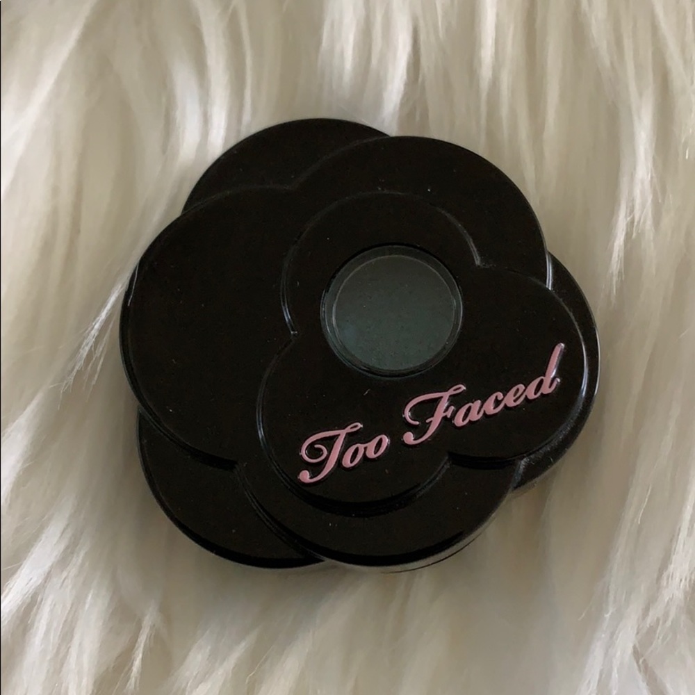 Too Faced Exotic “Cop A Teal” Intense Eyeshadow
